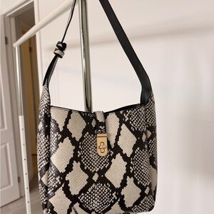 Elegant Snakeskin Pattern Shoulder Bag